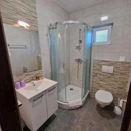 Pansion Braco Oda ve Kahvaltı Zavala